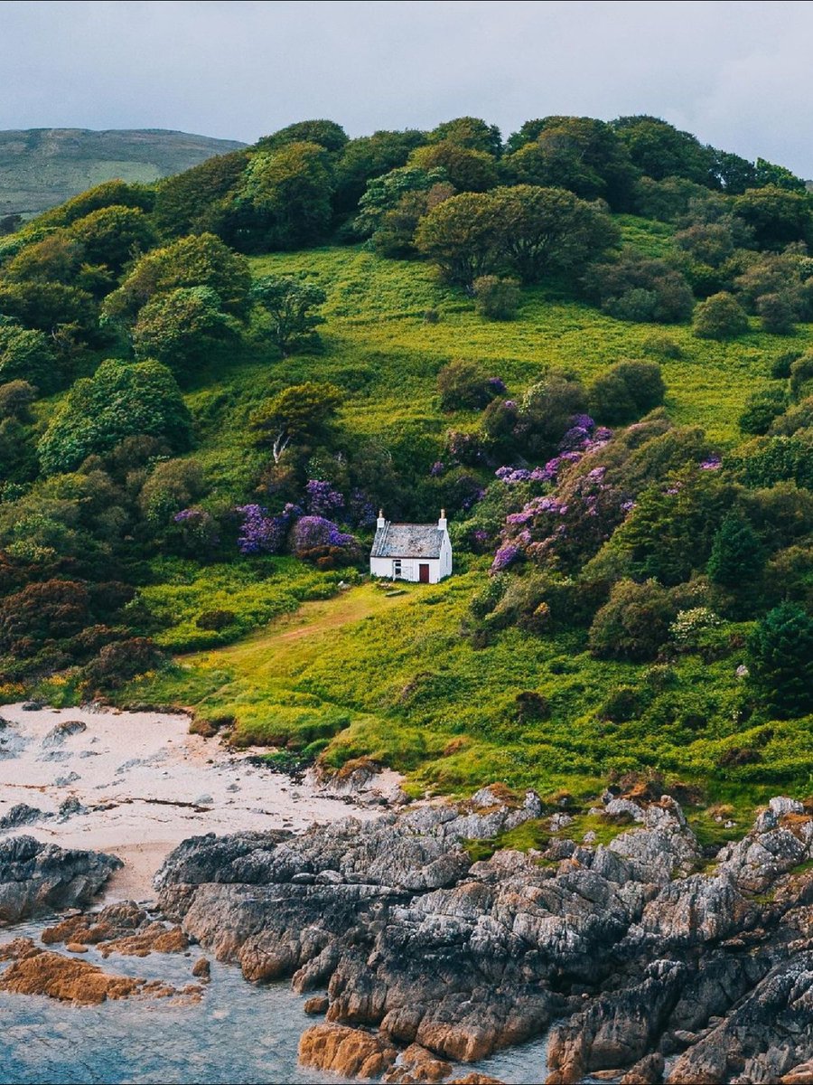 VisitScotland's tweet photo. This iconic wee house featured in a music video by Paul McCartney &amp; Wings, but can you name the song? 👀🎶 #TalesOfScotland

📍 Saddell Bay, @wildaboutargyll 📷 IG/better.perspective https://t.co/4QvraQUnb9