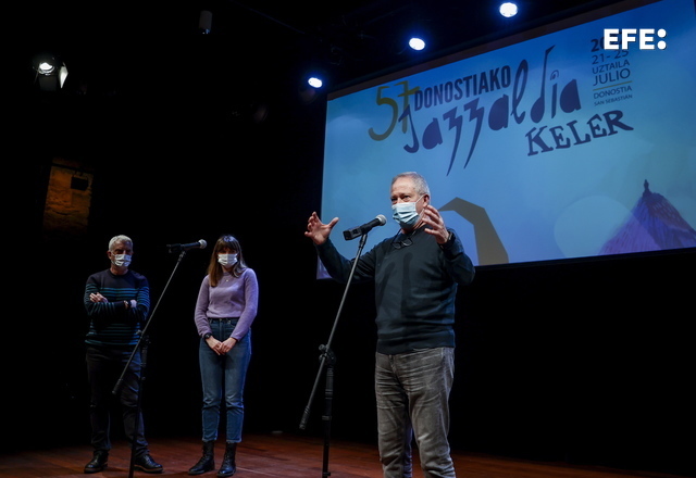 El festival Jazzaldia recupera a Simple Minds para el regreso al escenario de la playa.

bit.ly/3uByVaU