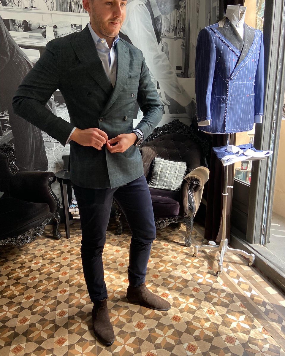 BespokeMuki's tweet photo. 𝕸𝖆𝖓𝖓𝖊𝖗𝖘 *********
𝖆𝖗𝖊 𝖓𝖔�� **********
𝖔𝖕𝖙𝖎𝖔𝖓𝖆𝖑 **********
𝖇𝖚𝖙 ***************
𝖊𝖘𝖘𝖊𝖓𝖙𝖎𝖆𝖑 *********
 🎩🎩🎩🎩🎩 
#doublebreasted #dresswithstyle  #styleinspiration #yourstyle #bespoketailoring #sastrebarcelona #bespokebarcelona #handcrafted https://t.co/dg24NJhaRh
