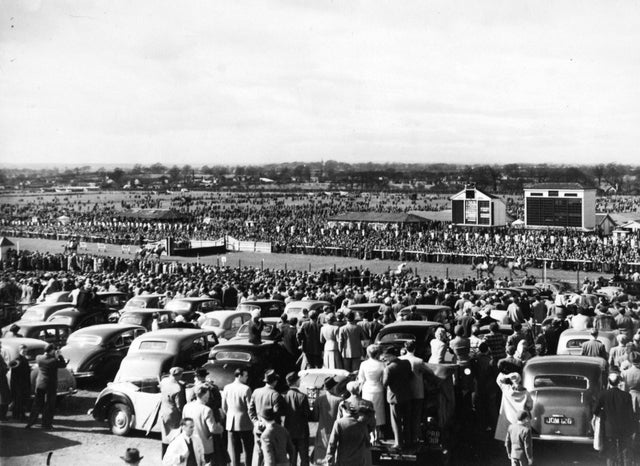 MikeWass2's tweet photo. ππHappy Anniversary @WetherbyRaces ππ. OTD 1891 (Easter Monday) they held their first meeting at the current location. Alberta the 4/6 favourite won the first race. ππ Lovely racecourse. #RacingHistory @YorkshireRacing #RacingTOMORROW https://t.co/mHAIph6JZF