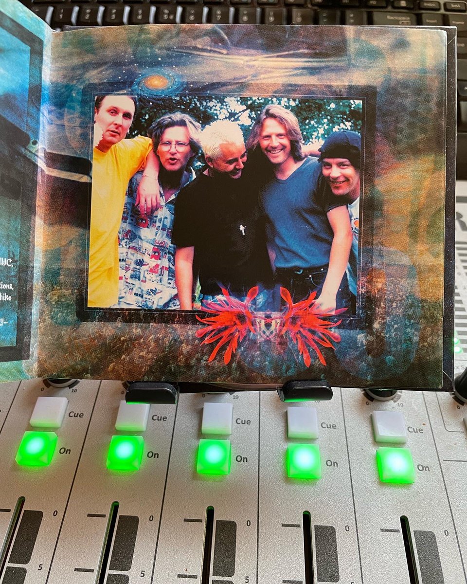greetzMike's tweet photo. De muzikale dagstart van vandaag is Flower Kings- Unfold the future (2002).
#FlowerKings #progrock #progressiverock #cdcollection https://t.co/QZz9zY6cw9