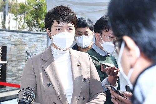 GObalnews's tweet photo. 인수위, 서울의소리·미디어오늘 출입기자 거절…“예상은 했지만 정권교체 실감” https://t.co/xdOQYWJqFq

마트는 #고발마트 https://t.co/rDj84qoaxd https://t.co/PhLRkBYftu