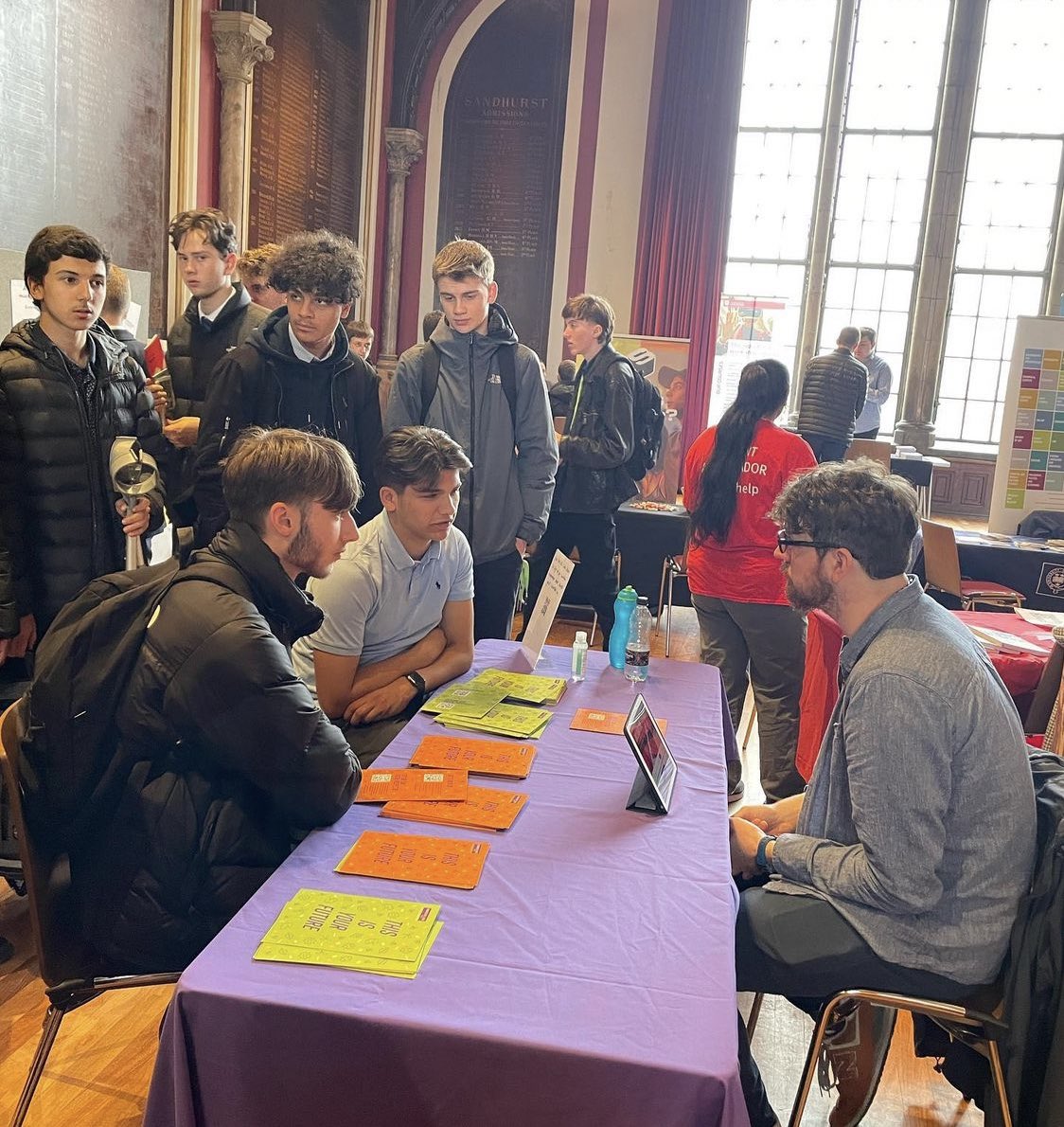 Elmgreen6's tweet photo. Thank you to @DulwichCollege for inviting our year 12 students to an informative university fair. Lots of excellent discussions taking place about university and post 16 choices #destinations #careers #russelgroup https://t.co/1YHso6RLs2