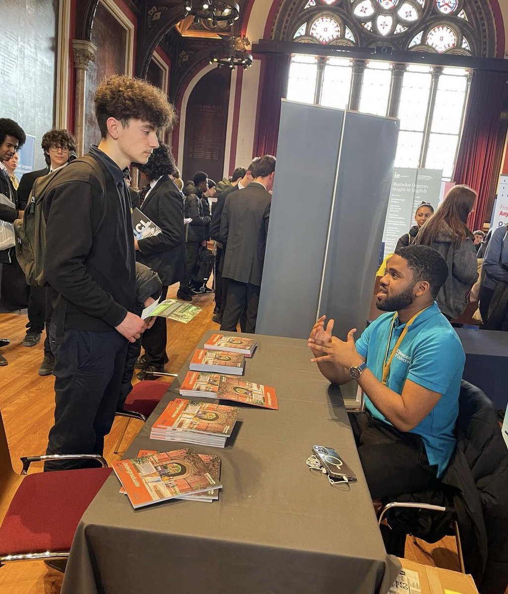 Elmgreen6's tweet photo. Thank you to @DulwichCollege for inviting our year 12 students to an informative university fair. Lots of excellent discussions taking place about university and post 16 choices #destinations #careers #russelgroup https://t.co/1YHso6RLs2