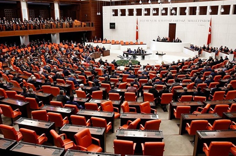 Kadına ve sağlık çalışanlarına yönelik şiddette yeni cezalar öngören kanun teklifi, komisyonda kabul edildi
bit.ly/3tPcDD4