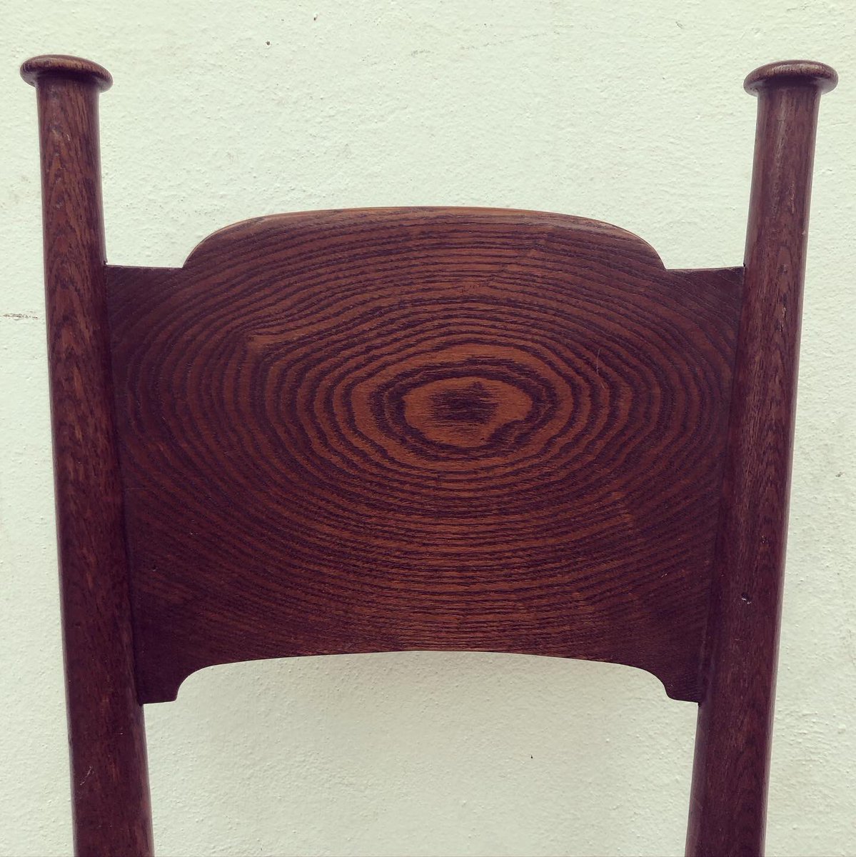 south_rachael's tweet photo. Phew! Second batch of 32 William Birch dining chairs with new woven river rush seats. There’s more to do but the next lot are upholstered. All rushes harvested in Somerset 🌾🌾🌾 #rush #rushchair #handwoven #williambirch #artsandcraftschairs #seatweaving https://t.co/tbejPdzXbx