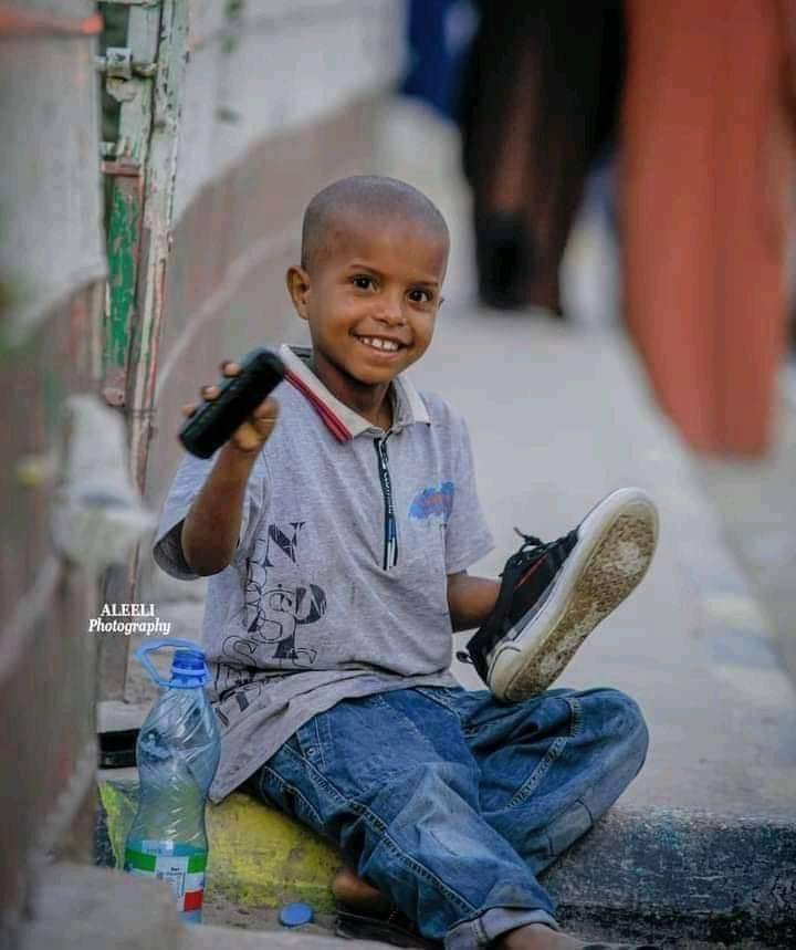 Wiil yar oo da’dii waxbarashada gaadhay,  duruufaha nololeed se ka reebeen in uu safarkaa waxbarasho isu diyaariyo :) 🇸🇴