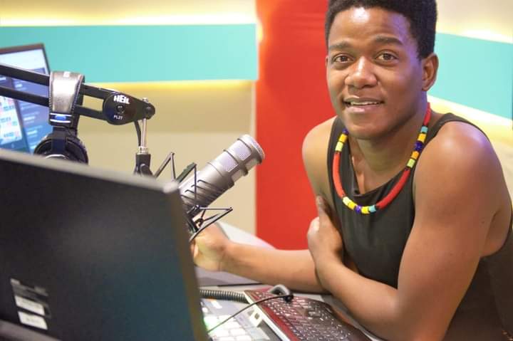 inanda884fm's tweet photo. #SivubelIsizwe 09h00 to 12h00 with Leigh Ngwane kaMatiwane being a creative Wednesday Sanda Magubane will join us on Ikhaya Lamaciko, ungaphuthelwa #TodaysBestRadio #TwentyToSuccess #QualityRadio https://t.co/kQzrPFAzSm