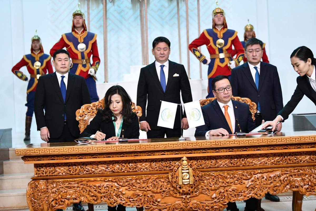 Монголын Үнэт цаасны арилжаа эрхлэгчдийн холбоо “Нэг тэрбум мод” үндэсний хөдөлгөөнд нэгдэж бна. Манай зах зээлийнхэн мод тарихаас гадна байгаль орчинд ээлтэй, ногоон санхүүжилтийг дэмжиж ажиллана 🌳🌳🌳