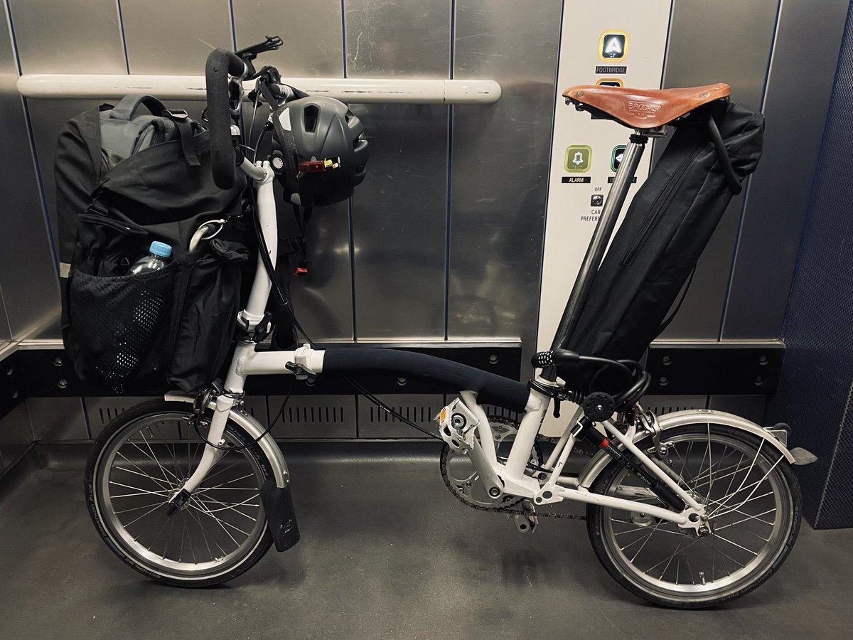 TimPhotography's tweet photo. Left Exeter to take the @BromptonBicycle to meet London’s Royal Brompton today. Fully loaded with video gear, inc tripod and x2 stands attached to sturdy @brooksengland saddle :D https://t.co/u2uCtPmJPV