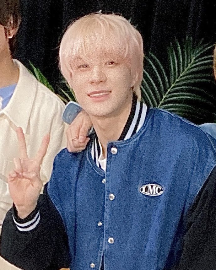 LJNFEED's tweet photo. #JENO on Haechan radio! https://t.co/d3MS8MTbwx