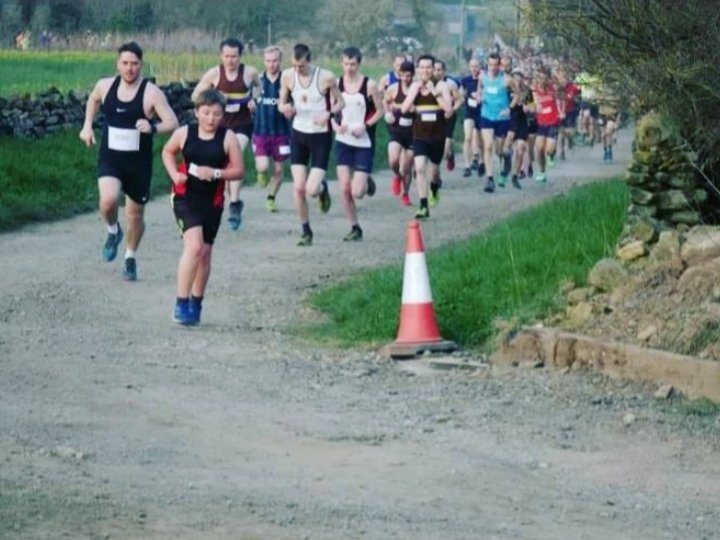 leeroydouche's tweet photo. My little Harry leading the way ahead of the adults when running his 2 mile #fell #race on Monday at the #trunce in #oxspring #Barnsley @IPMATTowngate https://t.co/5OsBaUUAVN