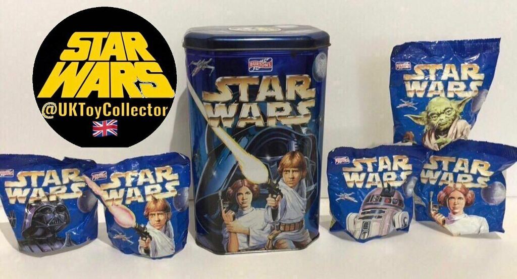 UKToyCollector's tweet image. It’s Flashback Friday… on a Wednesday?!! 🤷‍♂️ Well why the heck not?!
I love the food and beverage packaging section of my Star Wars collection. This #BurtonsBiscuits tin and packs of cookies are from right here in sunny old England. The artwork on the t… instagr.am/p/Cbt7_JDNJIp/
