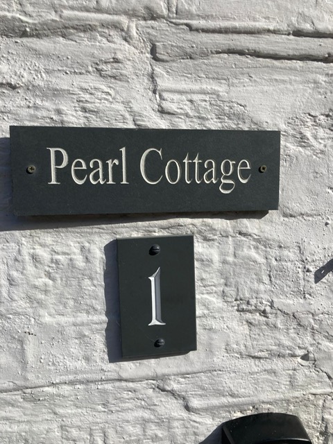 ConistonStone's tweet photo. I have a friend who lives in Cornwall, he sent me some slate pictures. I love the way the Delabole blue grey slate weathers to a silver colour- can you spot the Brazilian slate ?
#cornishslate #brazilianslate #lowslatemiles #localslate
https://t.co/rmQavVGO69 https://t.co/u2cLL81Bxa
