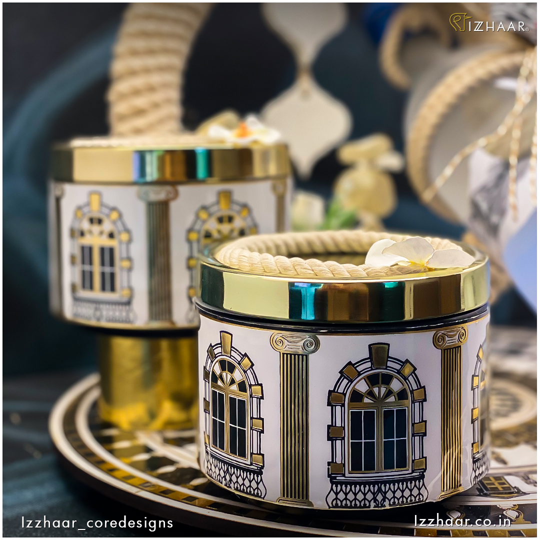_Izzhaar's tweet image. Our Rome-inspired architectural imprints make this collection a perfect gift for any occasion✨, be it your royalty-filled wedding, corporate events, birthday party and so on. 
Make your gifting game even more regal and majestic. 
#izzhaar #gifting  #romantheme #anniversarygifts