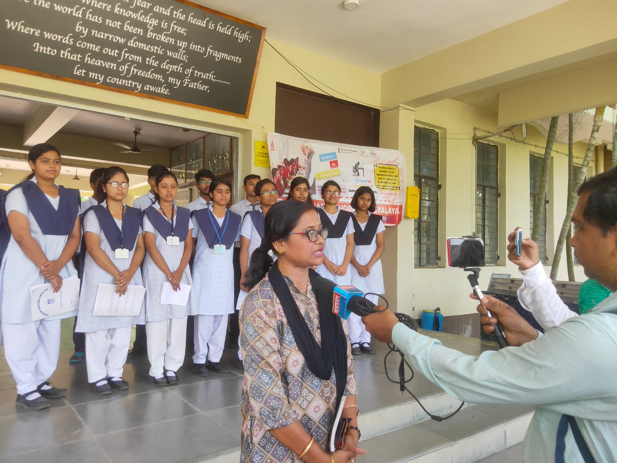 HooghlyJnv's tweet photo. @EduMinOfIndia@dpradhanbjp @Annapurna4BJP @Drsubhassarkar@RanjanRajkuma11 @CommissionerNVS @manojlibra 
Exam stress management, career, life and more. Find answers for everything in #PPC2022 with Hon’ble PM on 1st April, 2022 at Talkatora Stadium, New Delhi.
#JNVExamWarriors https://t.co/CtyYCpH10M