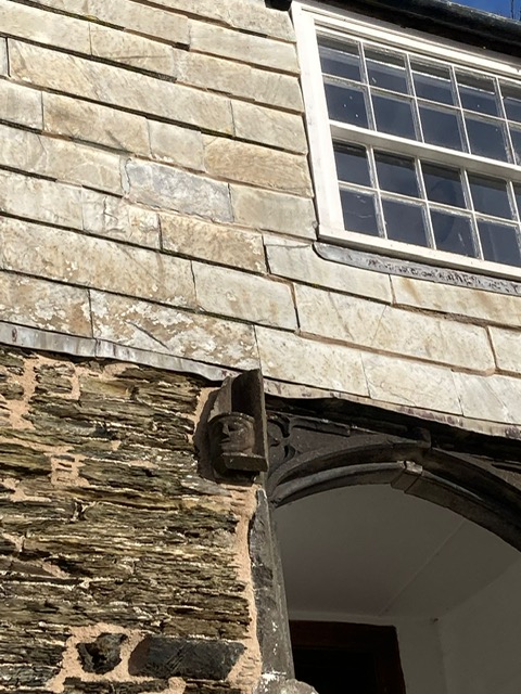 ConistonStone's tweet photo. I have a friend who lives in Cornwall, he sent me some slate pictures. I love the way the Delabole blue grey slate weathers to a silver colour- can you spot the Brazilian slate ?
#cornishslate #brazilianslate #lowslatemiles #localslate
https://t.co/rmQavVGO69 https://t.co/u2cLL81Bxa