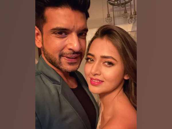 #KaranKundrra makes paps apologize to girlfriend #Tejasswi for intruding her privacy
#TejasswiPrakash #TejRan #TejaTroops #TejRanFam #Youthistaan #tejasswian #KKundrraSquad #KaranKundrraSquad  
Read more- bit.ly/3LoM9hH