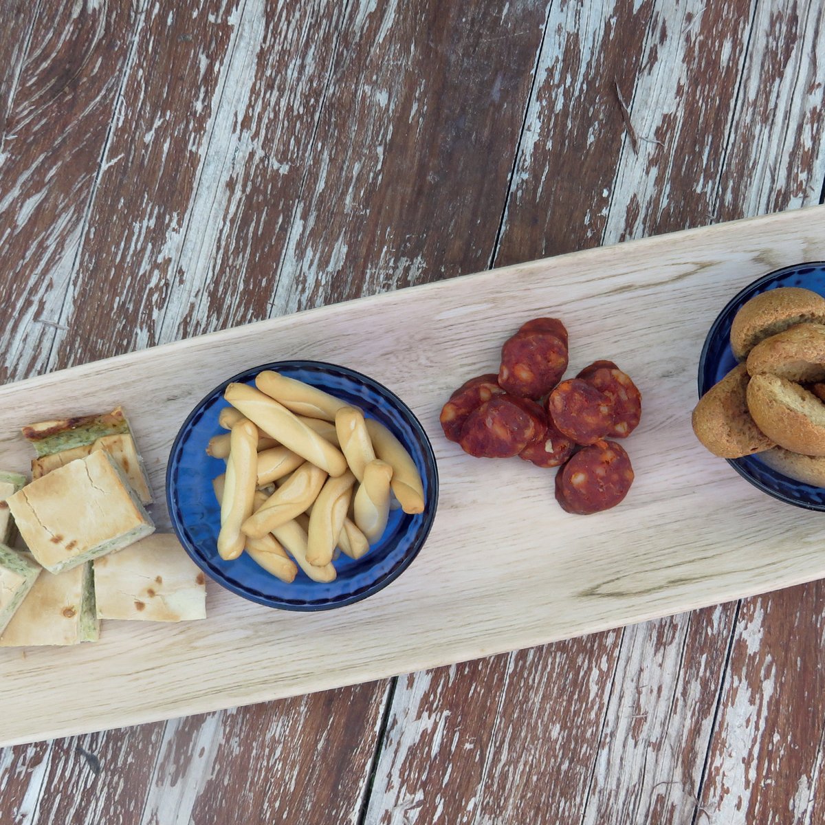 La #Colección #Kayak de #Adrier 🍽 está inspirada en esas embarcaciones ligeras 🛶. La unión de los dos tonos, blanco y #madera, es un acierto seguro. Así como su facilidad de adaptación a diferentes #plataformas. ¿Qué te parece? 😋 dlasl.es/es/wp-content/…