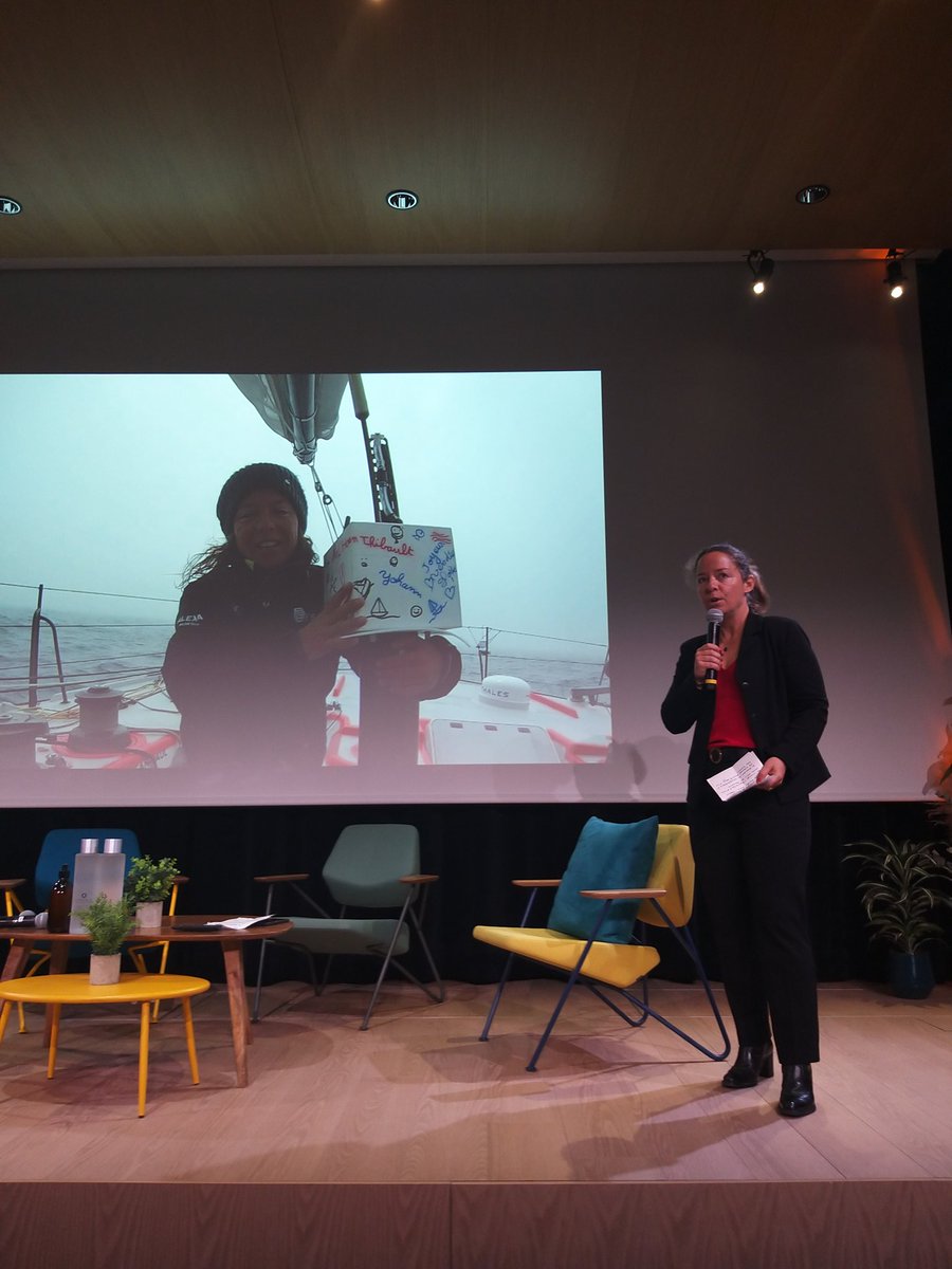 Strategies's tweet photo. La navigatrice @alexia_barrier a créé la fondation #formyplanet pour lutter contre la pollution des océans : "Avec le microplastique, les humains mangent l'équivalent d'une carte bleue par an de matière plastique". #confStrat https://t.co/t1O2TjJ8ck