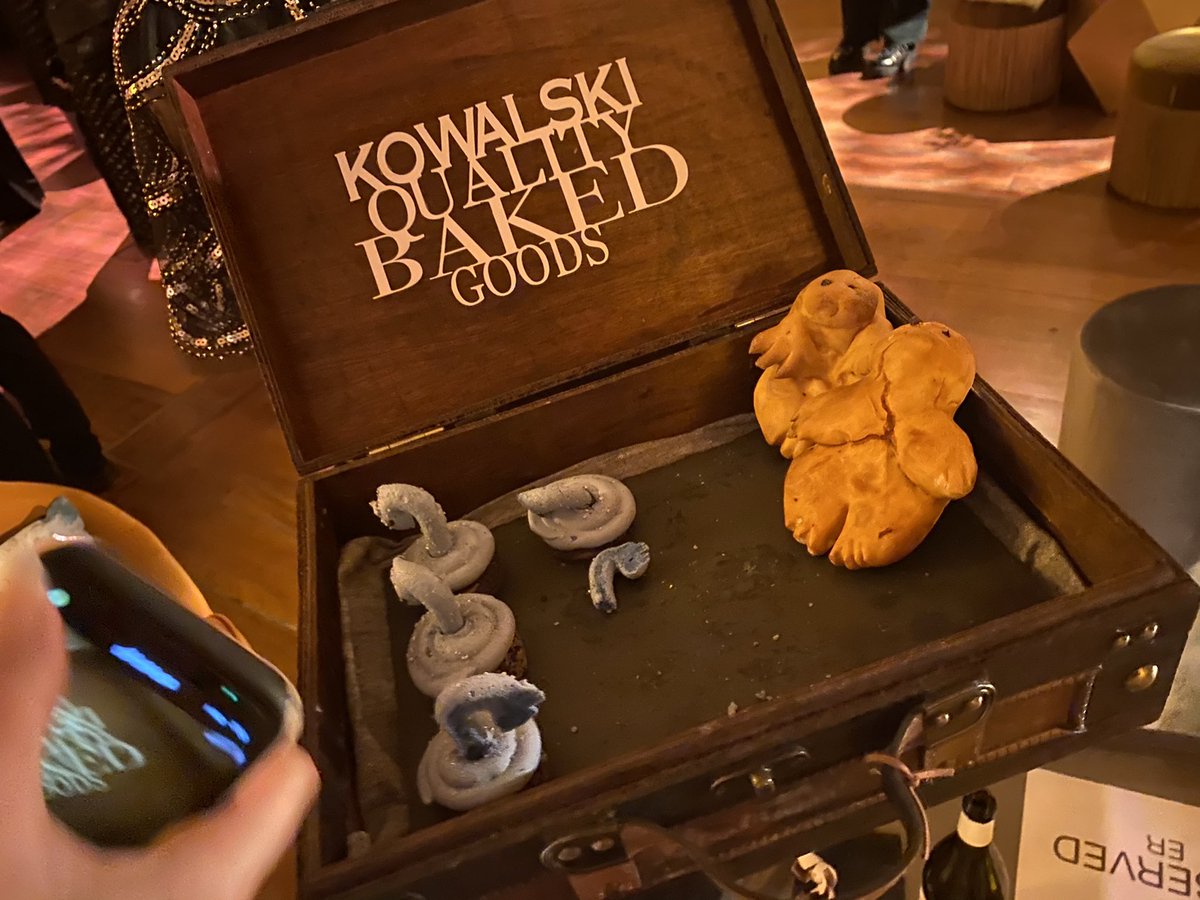 CryptoSasori's tweet photo. #FantasticBeasts #MadsMikkelsen #WilliamNadylam #EddieRedmayne #WheresJude #WheresAleks #WheresCallum #WheresAlison #WhereWasPoppy https://t.co/VtRV56d8MT