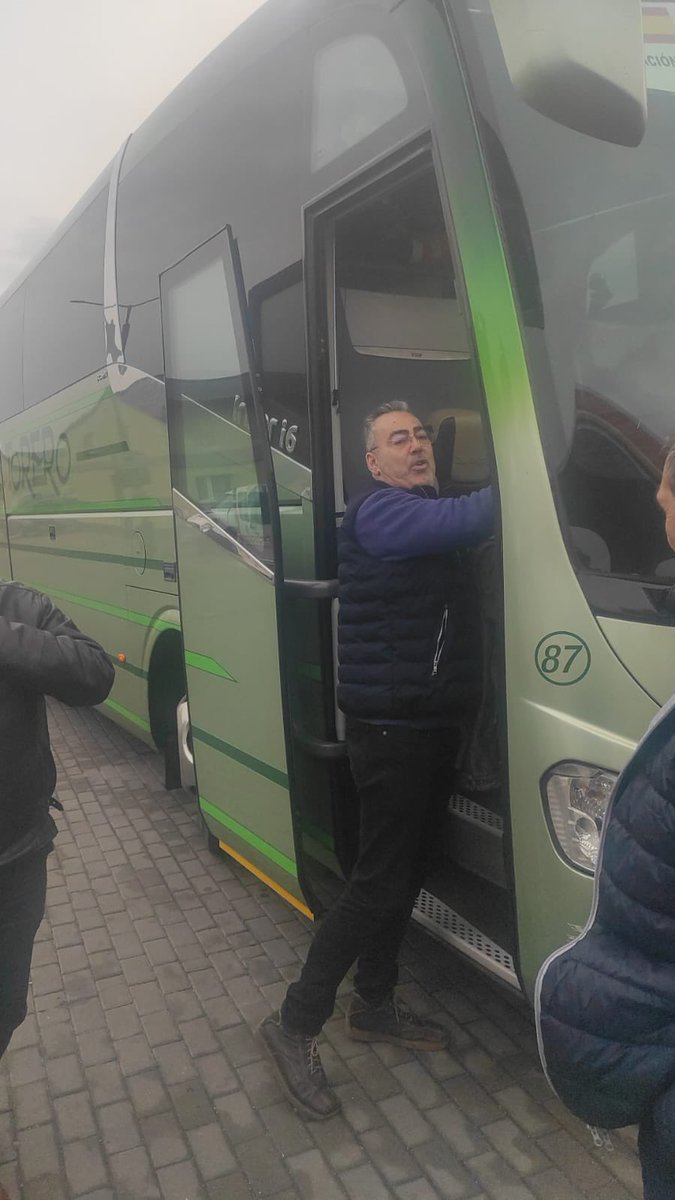 El autobús de la Asociación Amigos de la Cabalgata y el equipo de <a href="/pcsanjuanazche/">Protecció Civil San Juan de Aznalfarache (Sevilla)</a> ya han llegado a su destino. En esta misma mañana procederán a descargar y entregar la ayuda humanitaria que han transportado desde San Juan.