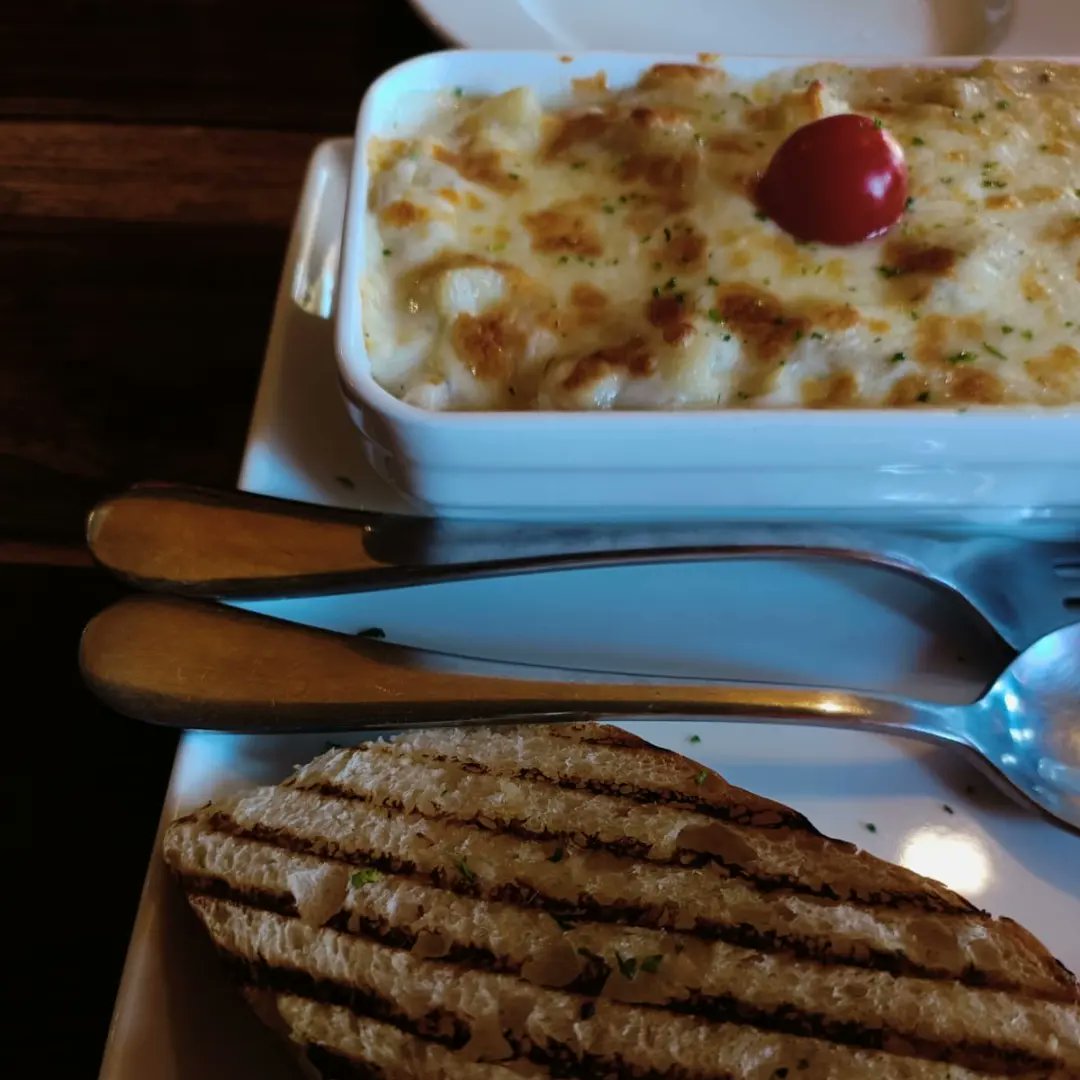 Kanak_Bhardwaj_'s tweet photo. Mac & cheese, If remembered friends after hearing this we r already friends.
#Friends #mac_cheese #4MIX
#LOML #outnow #weekendvibes #SmileNowCryLater #vibcheck #Readerscafe #lifehacks #Joey https://t.co/Exrfo7xlwv