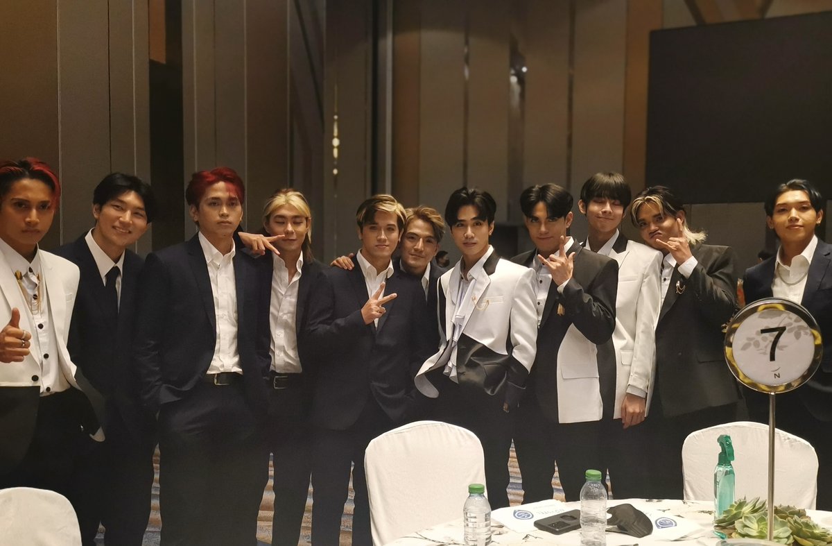 PressHitPlay's tweet photo. 📸 [PPOPCON Press Con]
@PressHitPlay x @SB19Official 

We can't wait to share the stage with our friends.

#PPOPCONPressCon #2022PPOPCON #PPOPCONAtTheBigDome #TheBigDome #PressHitPlay https://t.co/1xxJ8k3RfQ