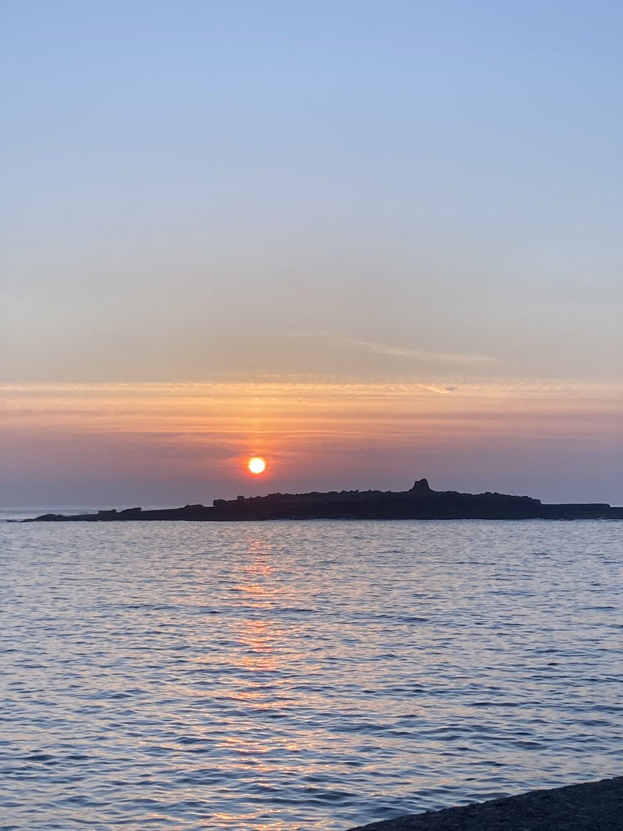 neil_hawes's tweet photo. Evening bliss in Doolin the last of the good weather for a little bit at least. #doolinswimmers #visitclare #visitdoolin https://t.co/h1IptaQhKF
