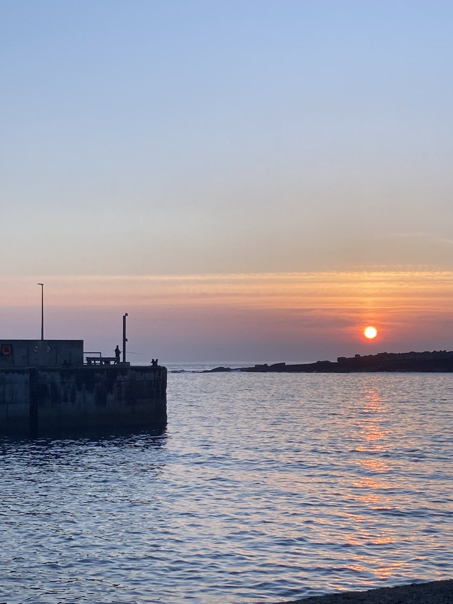 neil_hawes's tweet photo. Evening bliss in Doolin the last of the good weather for a little bit at least. #doolinswimmers #visitclare #visitdoolin https://t.co/h1IptaQhKF