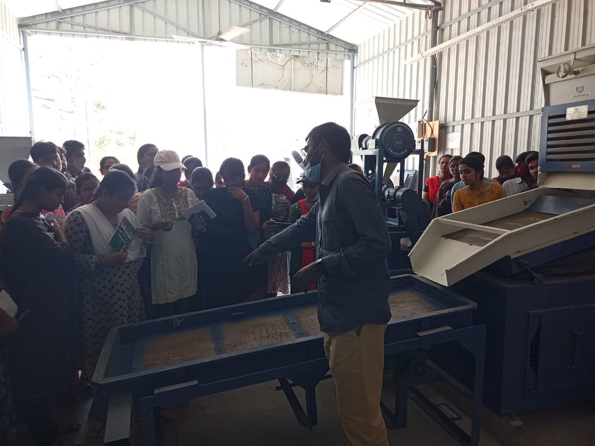 nimsmeeconnect's tweet photo. #Agrobased #Entrepreneurship #Development #Programme #Participants visit #IIMR to understand #possibilities in #Millets #Business. #nimsme #minmsme #MSMEs @PIBIndiaMSME @drshreekant21 https://t.co/nRWams8bHe