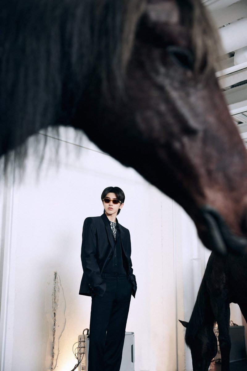 AlwaysCaiXukun's tweet photo. 220330 KUN Studio Weibo Update

异想空间，看见未来。@蔡徐坤 上线~ ​​
Whimsical space, see the future. Cai Xukun online~​​

#CaiXukun #蔡徐坤 https://t.co/GfRN2F22Vj