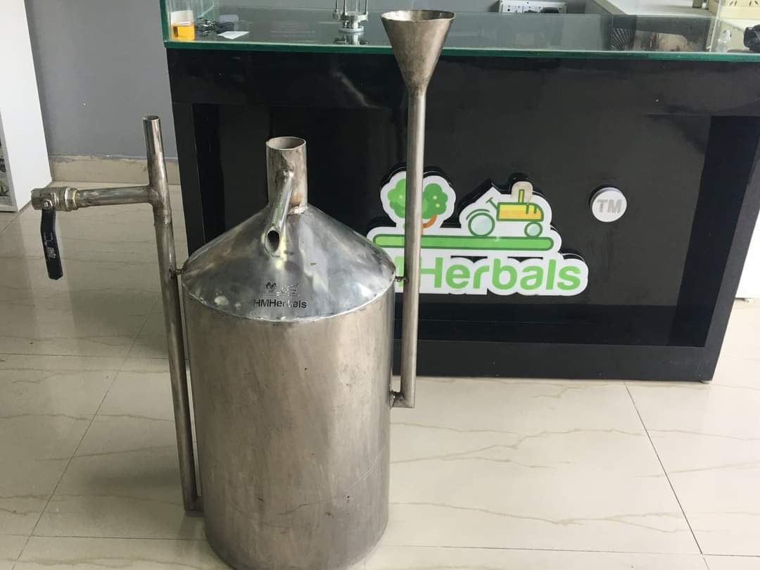 rituhmherbals's tweet image. HM105 model , most affordable and easy to operate distillation unit #HMHerbals #distillationunit
