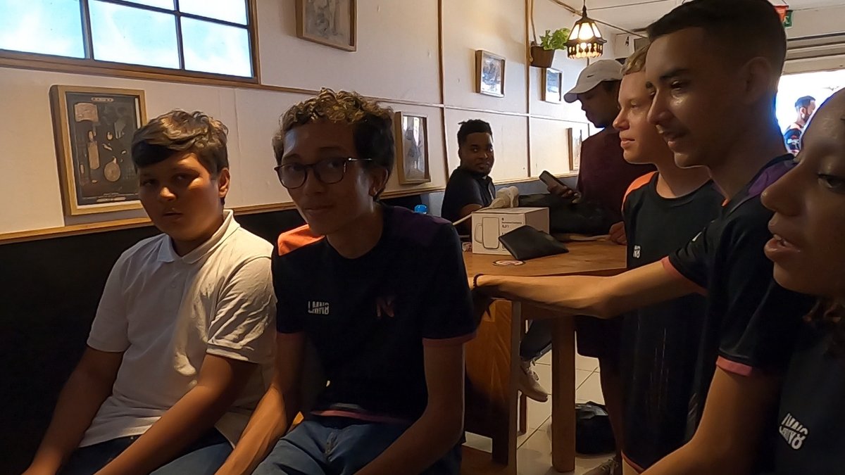 Salut les Nofeariens ! 🤩
Nous tenons à remercier notre partenaire Bushido Ramen  qui nous ont fait l’honneur de nous accueillir dans leur restaurant ce week-end !

Ils mettent à disposition une console rétro-gaming pour que l’on puisse s’amuser tout en digérant !