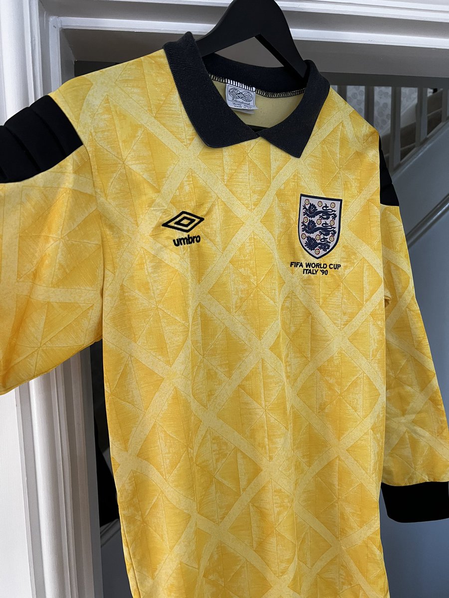 A little before &amp; after from <a href="/rwilkinson007/">Rich Wilkinson</a> 
I’ve now got a Peter Shilton Italia ‘90 goalkeeper version in the collection 😀
🦁🦁🦁