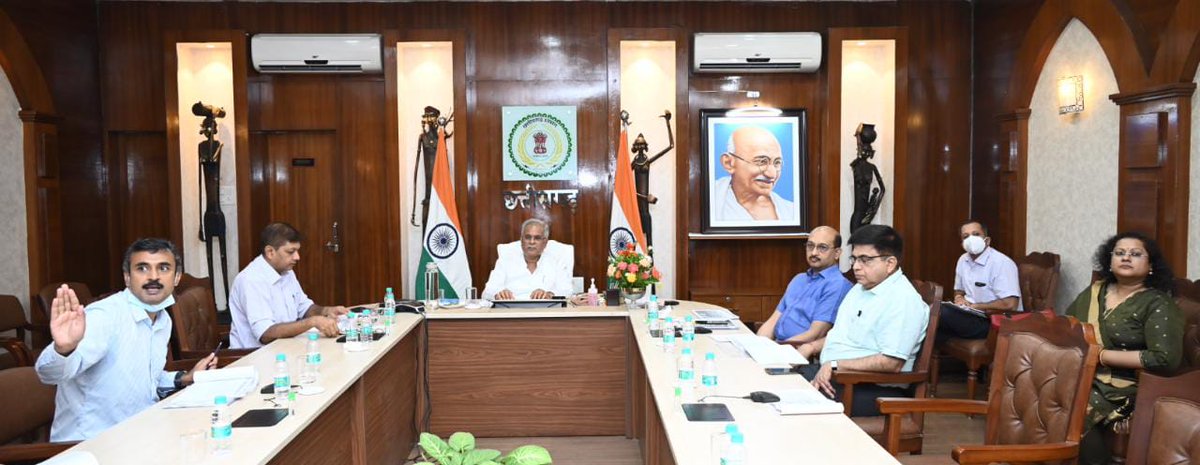 ChhattisgarhCMO's tweet photo. मुख्यमंत्री श्री @bhupeshbaghel के नेतृत्व में उनके निवास कार्यालय पर ऊर्जा विभाग की शुरू हुई समीक्षा बैठक।

बैठक में मुख्य सचिव श्री अमिताभ जैन, अपर मुख्य सचिव श्री सुब्रत साहू, ऊर्जा विभाग के सचिव श्री अंकित आनंद एवं अन्य अधिकारीगण हैं उपस्थित। https://t.co/25sl50cC5A