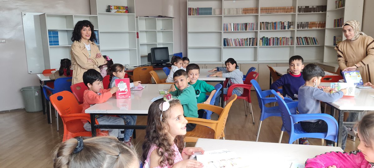 Anaokulu öğrencilerimiz Kütüphaneler Haftasında okulumuz kütüphanesini ziyaret ettiler. Türkçe öğretmenimiz Hacı DİKMEN ve sınıf öğretmenleri Serpil ÇEMREK'e teşekkür ederiz.