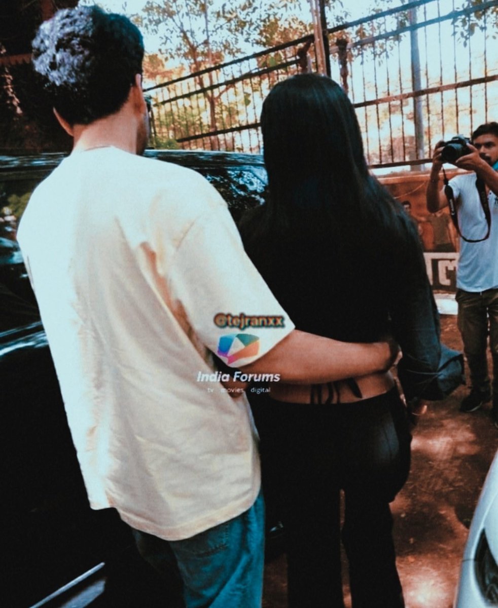 tejranxx's tweet photo. Get yourself a guy who protect you like sunny protect his laddoo😭❤ 

#TejRan #KaranKundrra #TejasswiPrakash https://t.co/pxwuwgKq4N