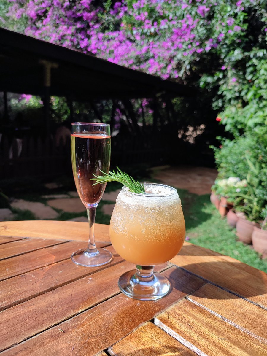 Hello Wednesday ..... we're halfway to the weekend! 
so book a table via the link in our bio and celebrate 'Woo-hoo Wednesday' with your tipple of choice 🥂