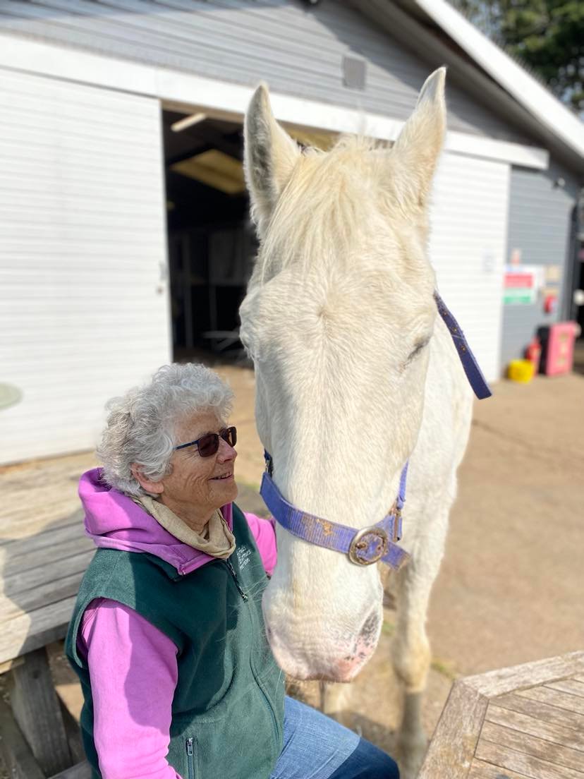 ParkLaneStables's tweet photo. Did you know that stroking a horse reduces your heart rate? Much better for you than taking beta blockers. We welcome many people who don't want to ride but just be with the horses. We offer tea with a pony too now if you know anyone that would like a hairy cuddle and a cuppa 🐴 https://t.co/MYwUE4WfkQ