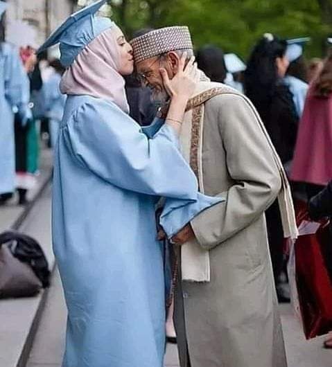 amna_331's tweet photo. ہمیں  پڑھاؤ  نہ  رشتوں کی کوئی اور  کتاب

پڑھی ہیں باپ کے چہرے کی جھریاں ہم نے ____ !! ✨

✍ ❤️ https://t.co/LzC9zJbLeR