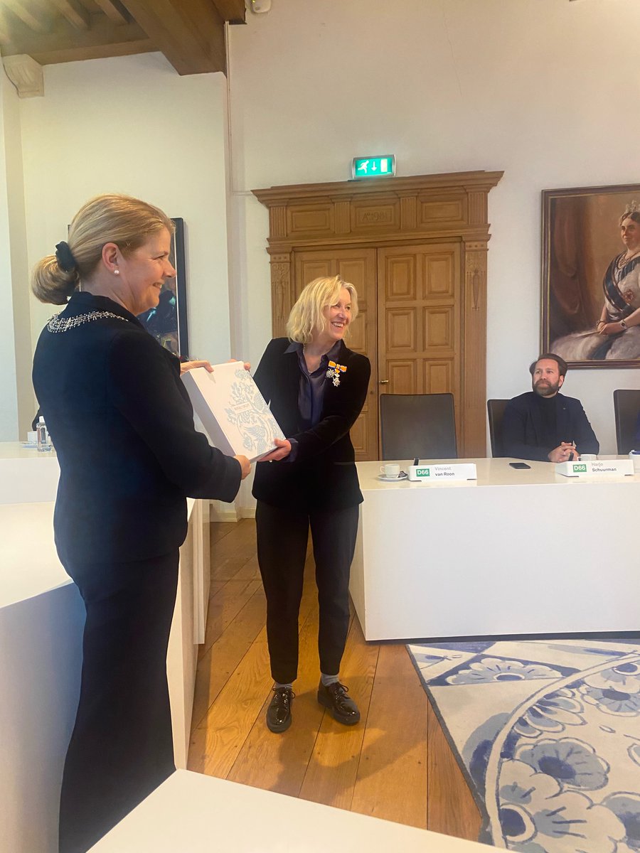 gjevalk's tweet photo. Niet langer lid van de gemeenteraad van Delft maar wel trots en terecht Lid van de Orde van Oranje Nassau. Gefeliciteerd @geeneni en dank voor de jarenlange samenwerking in #raad015. https://t.co/zoQD4XgaRK