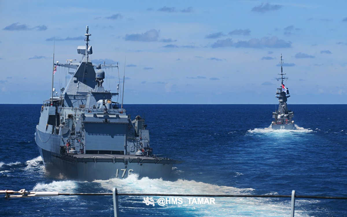 hms_tamar's tweet photo. #BersamaSheild2022 Day 7. HMS TAMAR has continued to work in close quarters with @kdselangor #RSSValour as we enter the live firing and free play period of the exercise. #FPDA #TeamTAMAR π¦βοΈπ¬π§ https://t.co/hJVVbpUmbs
