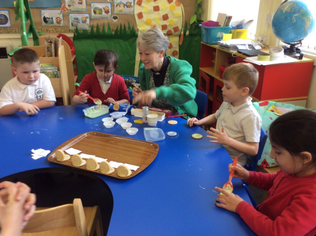 Harrowby_Infant's tweet photo. Yesterday Reverend Sam joined us at school to tell the Easter Story and make The Empty Tomb and Garden - all the children thoroughly enjoyed her visit and left at the end of the day with a fabulous gift #feelingthankful 🐣⛪️ https://t.co/shDyNxJpaq