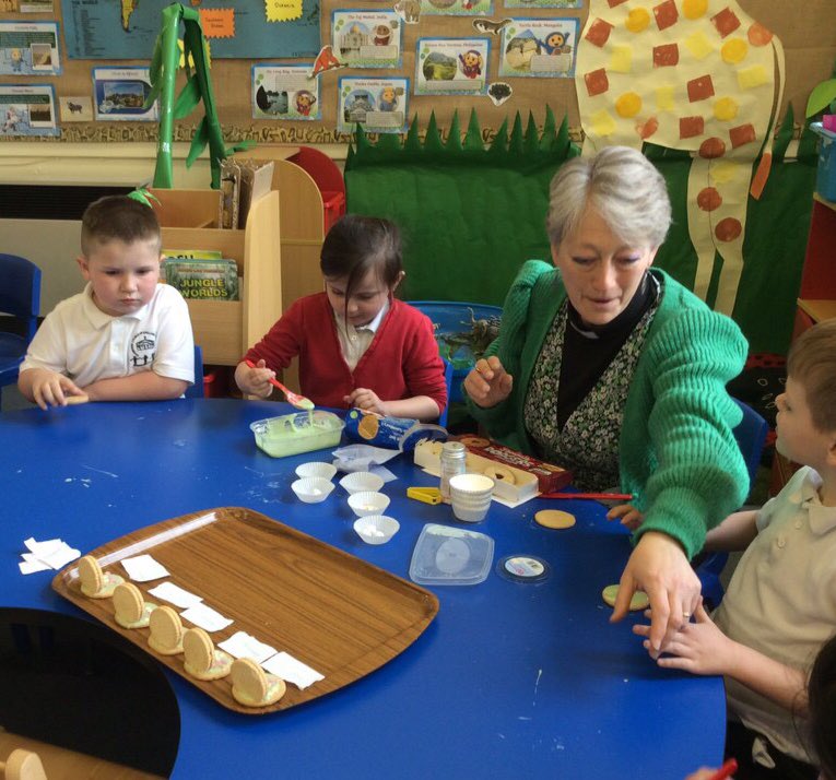 Harrowby_Infant's tweet photo. Yesterday Reverend Sam joined us at school to tell the Easter Story and make The Empty Tomb and Garden - all the children thoroughly enjoyed her visit and left at the end of the day with a fabulous gift #feelingthankful 🐣⛪️ https://t.co/shDyNxJpaq