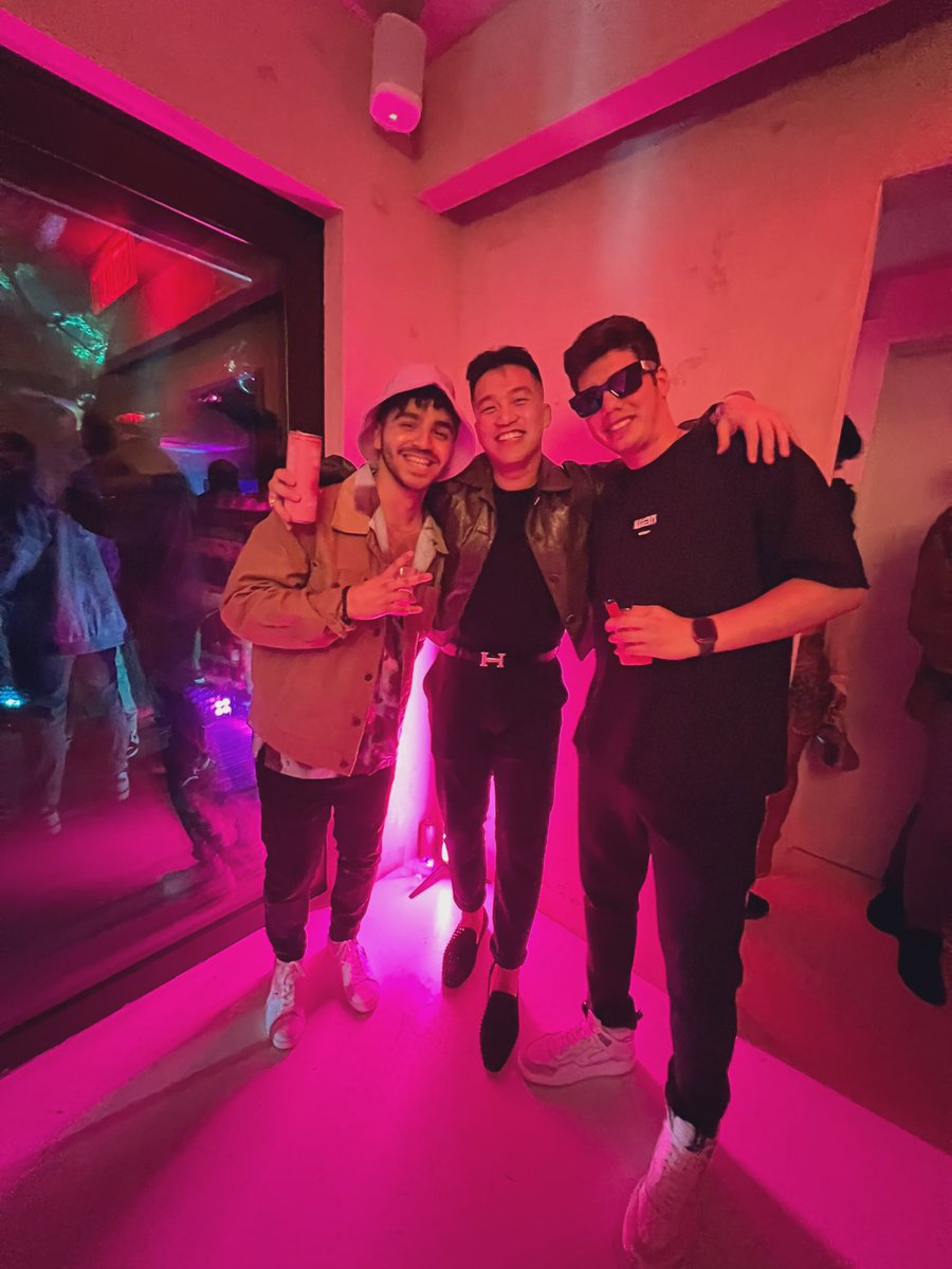 0xVonGogh's tweet photo. Just a couple of Dippies @andr3w @uncle__sal 😁 https://t.co/q2RsOlZxBG