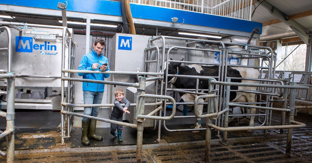 #milkingwithm2erlin 
Traire avec M²erlin est un choix intelligent 
🐮 La surveillance à distance vous assure d'avoir toujours le contrôle 
🐮 Des options adaptées à vos besoins 
🐮 Des alertes et des rapports sur votre productivité et vos rendements
bit.ly/3BmhEFG