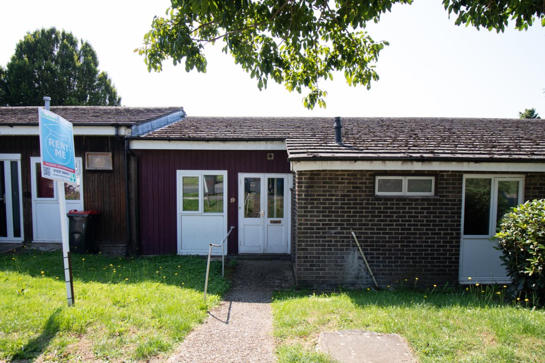 19 Headcorn Drive! 🏡

Perfect for a group of 4 students studying in Canterbury. 4 large bedrooms and a spacious open plan kitchen and living room.

Hurry! ⚠ Our houses are being let fast! So get your accommodation sorted for next year quickly!