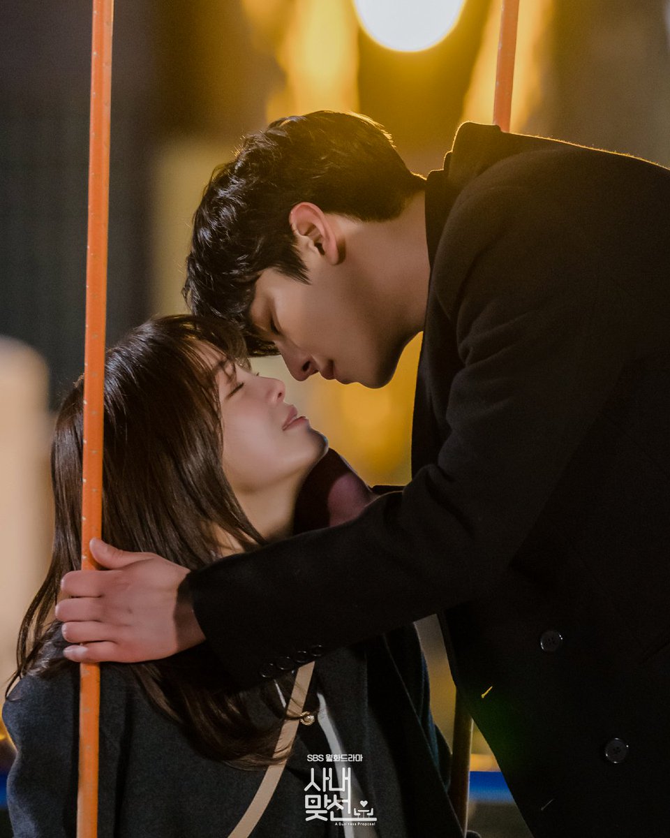 SBSNOW's tweet photo. 동네 꼬마들에게 알립니다🎙
놀이터는 하태가 접수했으니 방문 자제 요망💥

SBS 월화 드라마 <사내맞선>
☞ 매주 [월,화] 밤 10시 방송

#SBS월화드라마 #사내맞선
#퇴사방지오피스로맨스 #businessproposal 
#안효섭 #김세정 #김민규 #설인아 https://t.co/yNE7YppVg4