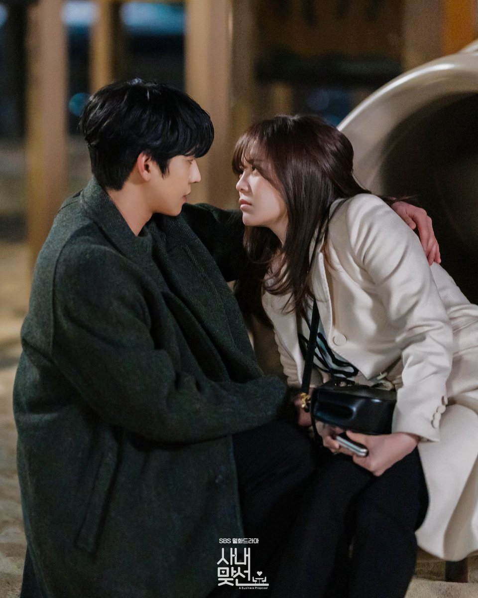 SBSNOW's tweet photo. 동네 꼬마들에게 알립니다🎙
놀이터는 하태가 접수했으니 방문 자제 요망💥

SBS 월화 드라마 <사내맞선>
☞ 매주 [월,화] 밤 10시 방송

#SBS월화드라마 #사내맞선
#퇴사방지오피스로맨스 #businessproposal 
#안효섭 #김세정 #김민규 #설인아 https://t.co/yNE7YppVg4